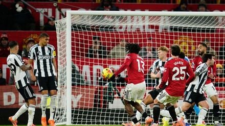 Mit einem fulminanten Volleyschuss schoss Patrick Dorgu Manchester United in Führung.