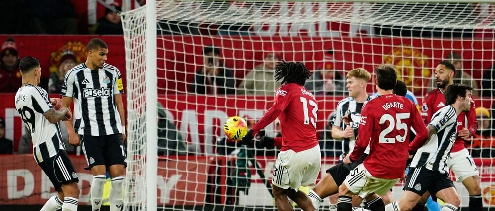 Mit einem fulminanten Volleyschuss schoss Patrick Dorgu Manchester United in Führung.