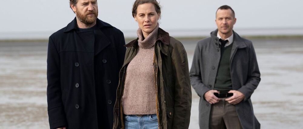 Herzzerreißend beginnt die neueste Verfilmung der „Ostfrieslandkrimi“-Romanreihe von Bestsellerautor Klaus-Peter Wolf im ZDF.