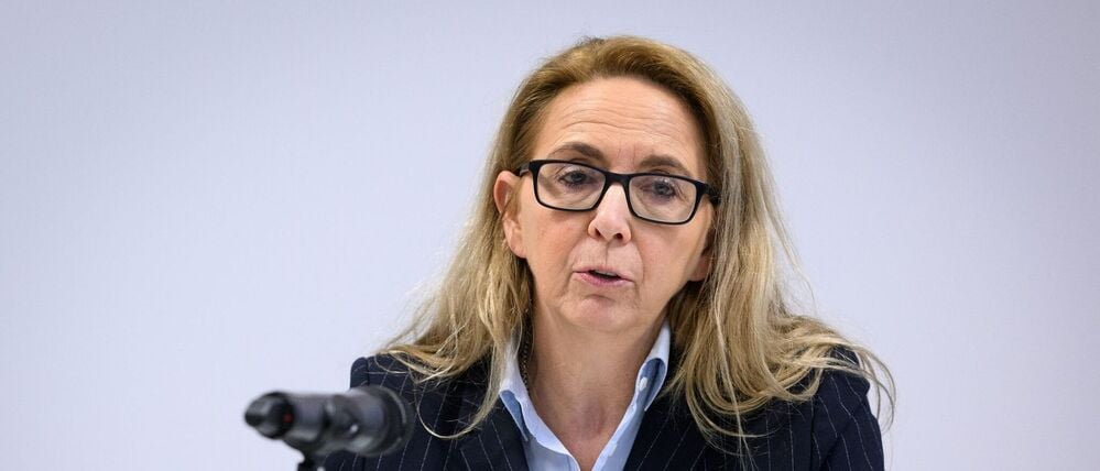 Polizeipräsidentin Barbara Slowik Meisel weist auf den hohen Anteil Jugendlicher bei Gewalttätern hin. (Archivbild)