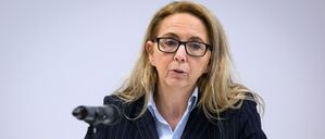 Polizeipräsidentin Barbara Slowik Meisel weist auf den hohen Anteil Jugendlicher bei Gewalttätern hin. (Archivbild)