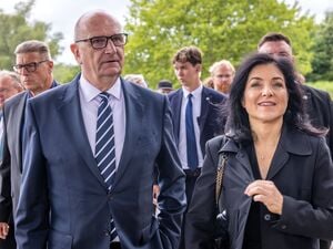 Brandenburgs Ministerpräsident Dietmar Woidke (SPD) erhofft sich von der Bundesregierung mehr Anstrengungen zur Senkung der Stromkosten (Archivbild).