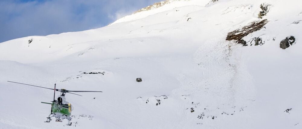 Rettungshubschrauber suchten nach den Vermissten. (Symbolbild)