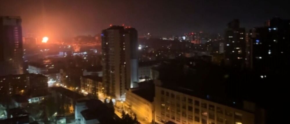 In der ukrainischen Hauptstadt Kiew sind bei russischen Luftschlägen mehrere Menschen verletzt worden. 