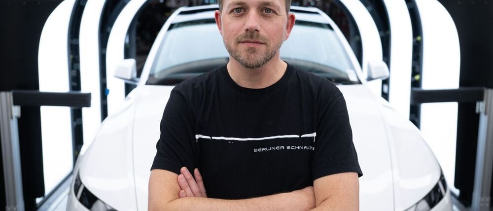 Der Werksleiter der Tesla-Fabrik in Grünheide, André Thierig, äußert sich zur Entlohnung. (Archivbild)