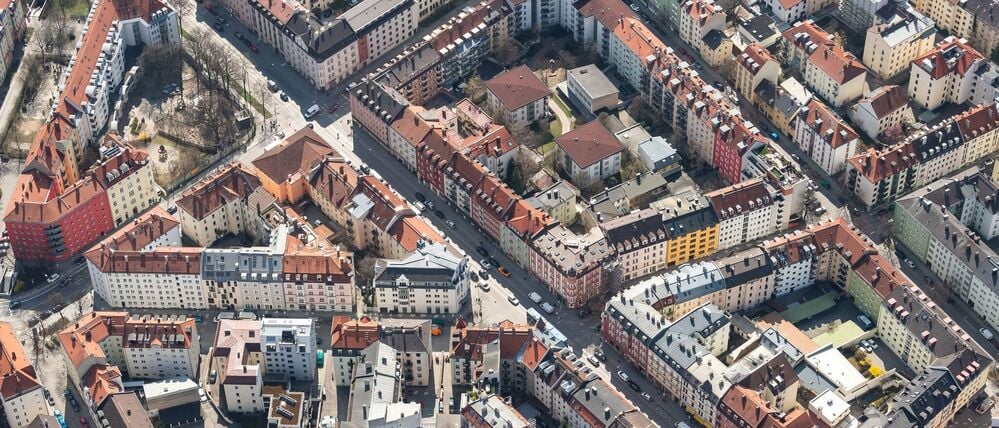 Die Immobilienpreise ziehen wieder an, in Metropolen wie hier in München bleibt die Lage angespannt. (Archivbild)