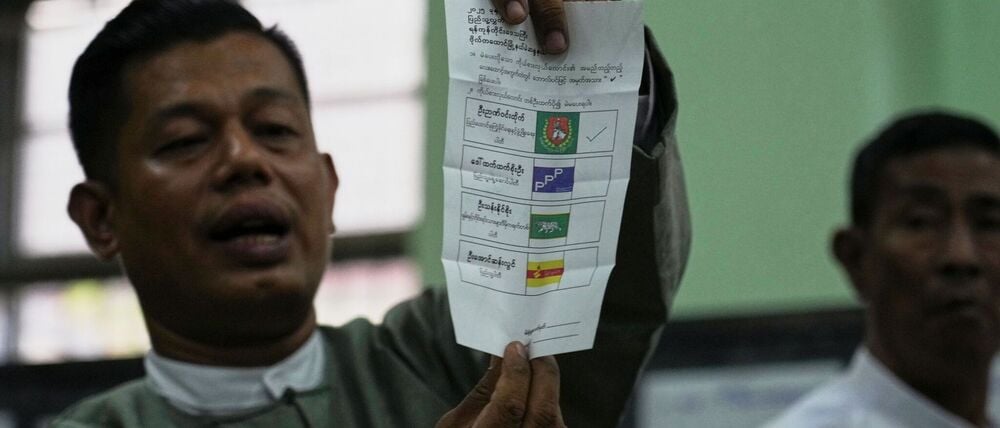 Beobachtern zufolge sollen viele Wähler von der Junta eingeschüchtert worden sein. 