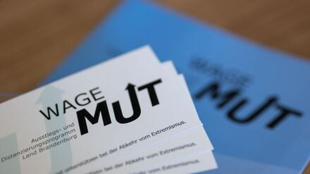 2023 hat Brandenburg ein Aussteigerprogramm ins Leben gerufen für Extremisten, die aus der Szene  aussteigen wollen. (Archivbild)