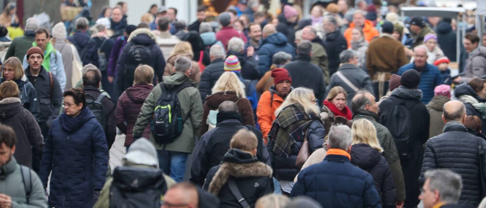 Menschen sind in der Innenstadt von Münster zu sehen. 