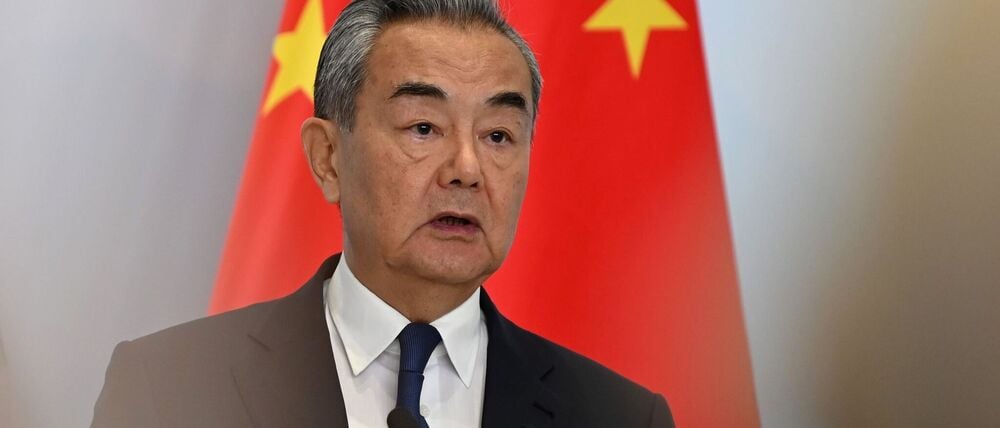 Chinas Außenminister Wang Yi hat Vertreter aus Thailand und Kambodscha eingeladen. Durch die Gespräche soll die Waffenruhe gefestigt werden. (Archivbild) 
