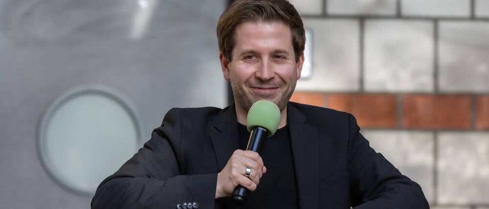 Kevin Kühnert spricht bei einer Veranstaltung.
