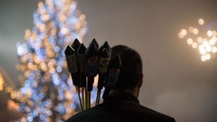 Die Stadt Potsdam stellt zur Entsorgung von Feuerwerk feuerfeste Container bereit. (Symbolbild)