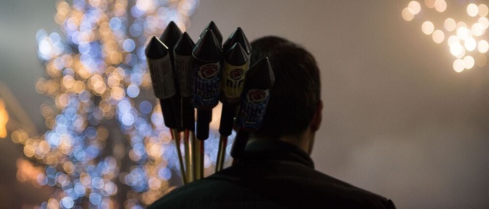 Die Stadt Potsdam stellt zur Entsorgung von Feuerwerk feuerfeste Container bereit. (Symbolbild)