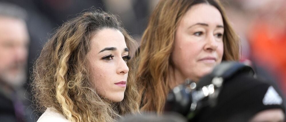 Rute Cardoso (l.), Witwe von Ex-Liverpool-Star Diogo Jota, war am Samstag im Stadion.