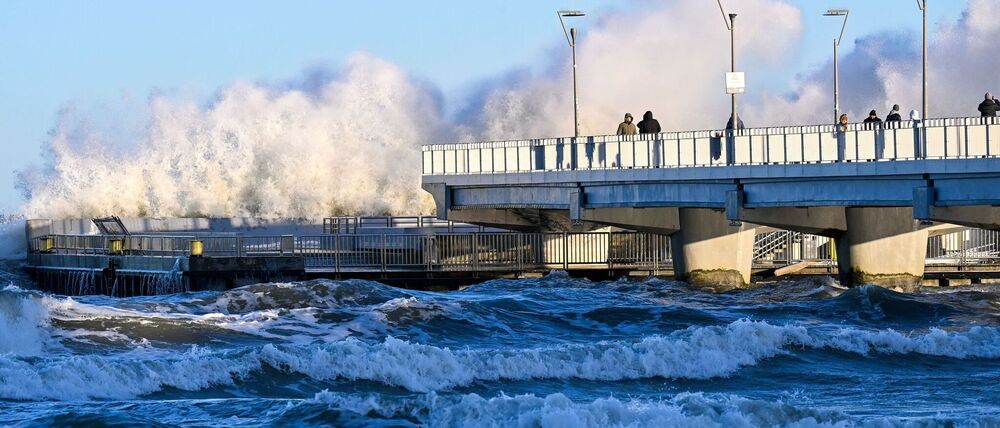 Vom Sturmwetter besonders stark betroffen ist die Ostseeküste Polens - wie hier das Ostseebad Kolberg.
