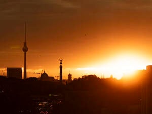 Majestätischer Sonnenaufgang über Berlin.