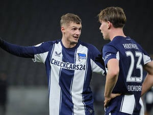 Hertha BSC braucht mehr Ballbesitz, um dominant zu spielen. Eine Aufgabe, die Michael Cuisance (li.) und Kennet Eichhorn (re.) zuteil wird. 
