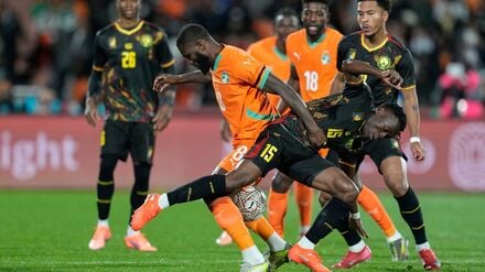 Das Spiel zwischen der Elfenbeinküste und Kamerun war hart umkämpft.