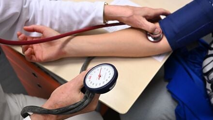 Kassenärzte-Chef Andreas Gassen fordert eine "Kontaktgebühr" bei Arztbesuchen. (Symbolbild)