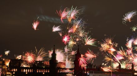 Ab Montag startet der Verkauf von Feuerwerkskörpern für Silvester. (Archivbild). 