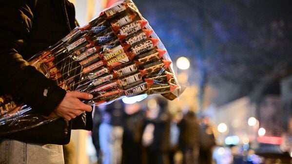 Seit dem frühen Morgen und bis einschließlich Mittwoch darf in Deutschland Silvesterfeuerwerk verkauft werden.
