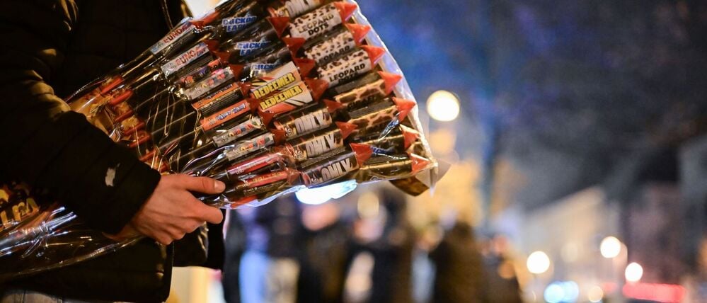 Seit dem frühen Morgen und bis einschließlich Mittwoch darf in Deutschland Silvesterfeuerwerk verkauft werden.