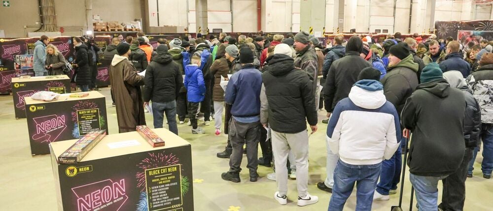 Mancherorts bildeten sich in der Nacht lange Schlangen.