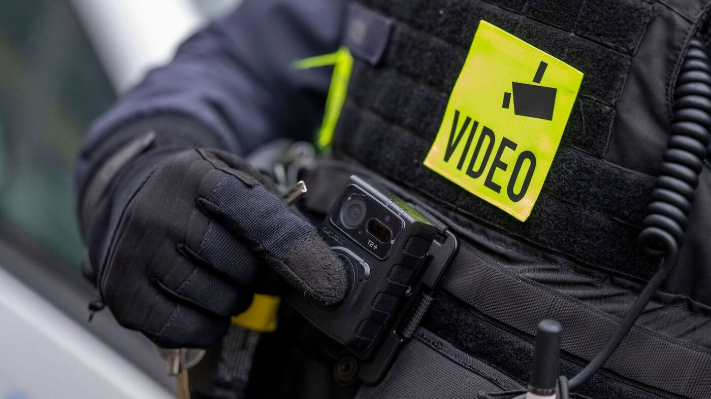 Sicherheit-Kurz-vor-Silvester-3-000-Bodycams-f-r-Polizei-und-Feuerwehr