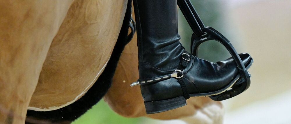 Der Einsatz von Sporen kann zu Verletzungen führen. (Archivbild)