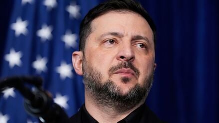 28.12.2025, USA, Palmenstrand: Wolodymyr Selenskyj, Präsident der Ukraine, nimmt an einer gemeinsamen Pressekonferenz mit US-Präsident Trump nach einem Treffen in seinem Club Mar-a-Lago teil.