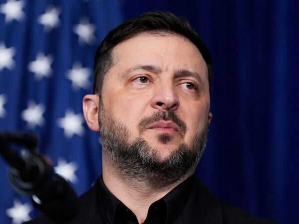 28.12.2025, USA, Palmenstrand: Wolodymyr Selenskyj, Präsident der Ukraine, nimmt an einer gemeinsamen Pressekonferenz mit US-Präsident Trump nach einem Treffen in seinem Club Mar-a-Lago teil.