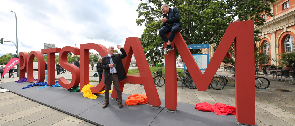 Potsdam-Schriftzug am Filmmuseum Potsdam enthüllt.