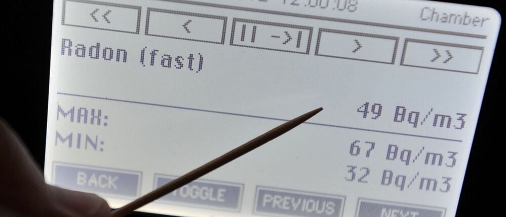 Eine Radonbelastung von 49 Becquerel pro Kubikmeter liegt noch unter den Grenzwerten. Der im Gesetz verankerte Referenzwert beträgt 300 Becquerel pro Kubikmeter Raumluft.