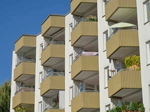 Die Bundeswehr unterstützt ihre Beschäftigten über die Wohnungsfürsorge bei der Suche nach Wohnraum etwa nach Versetzungen.