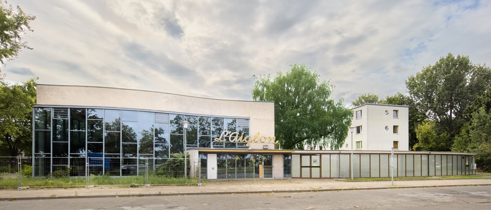 Verfallendes Prunkstück in Reinickendorf. Das Kino „L’Aiglon“ am Kurt-Schumacher-Damm.