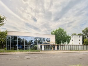 Verfallendes Prunkstück in Reinickendorf. Das Kino „L’Aiglon“ am Kurt-Schumacher-Damm.