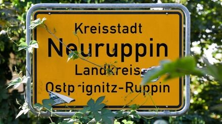 Ein Mann aus Neuruppin will seinen Porsche verkaufen, sitzt aber einem Betrüger auf. (Symbolbild)