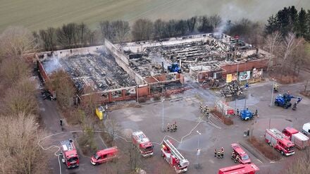 Zwei Jugendliche könnten für den Brand des Supermarktes verantwortlich sein. (Archivbild)