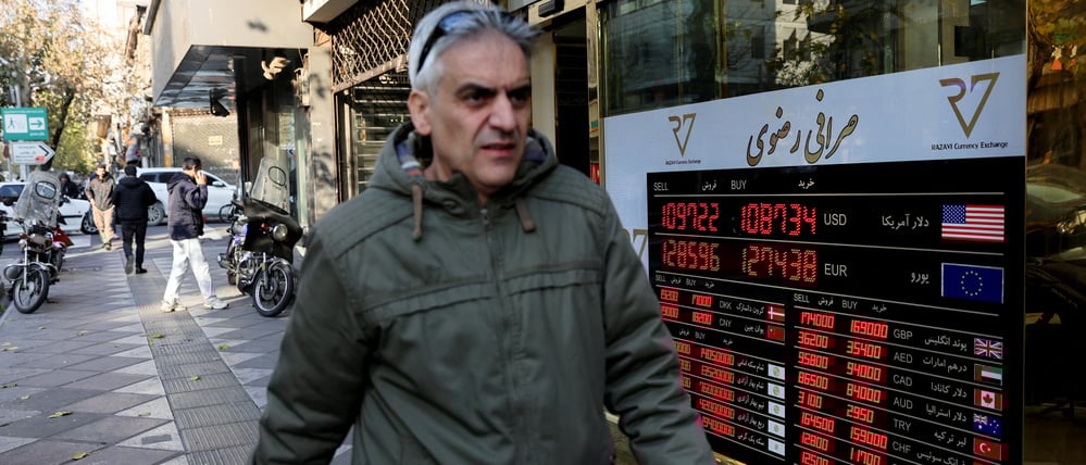 Der Rial stürzt ab. 