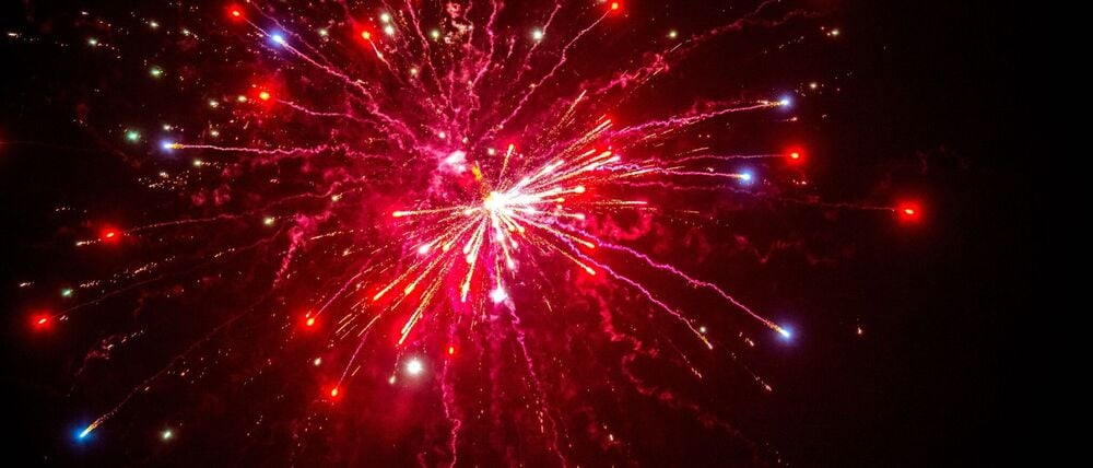 Ein Pyrotechnik-Unternehmen stellt neue Produkte für das Silvesterfeuerwerk vor. (Symbolbild)