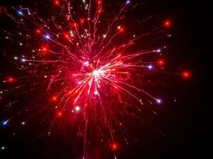 Ein Pyrotechnik-Unternehmen stellt neue Produkte für das Silvesterfeuerwerk vor. (Symbolbild)