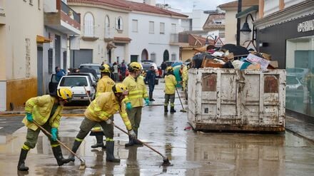 Drei Menschen starben durch Hochwasser nach heftigen Regenfällen in Südspanien.