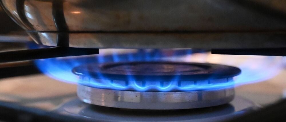 Bei Gas- und Strompreisen zeichnet sich für das neue Jahr Entlastung für die Verbraucher ab. (Archivbild)
