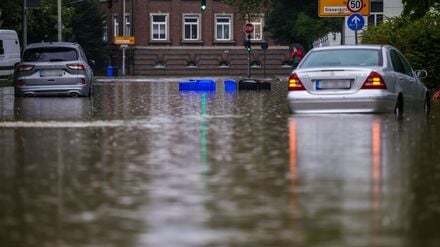 Im zu Ende gehenden Jahr gab es nach einer ersten Schätzung weniger Unwetterschäden in Deutschland. (Archivbild)