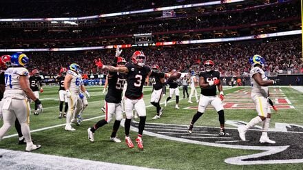 Die Atlanta Falcons schlagen die Los Angeles Rams dank einer starken ersten Hälfte.