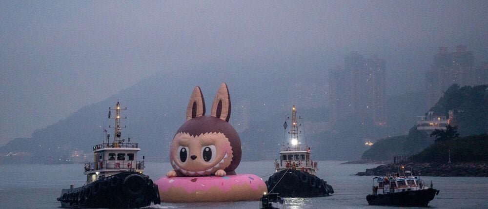 So sieht ein Labubu aus: Hier als große aufblasbare Figur in Hongkong. (Archivbild)