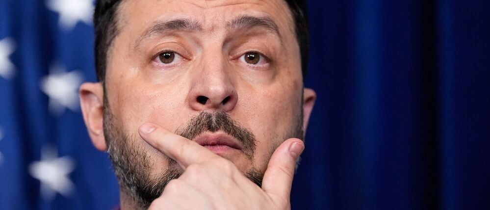 dpatopbilder - 28.12.2025, USA, Palm Beach: Wolodymyr Selenskyj, Präsident der Ukraine, spricht während einer gemeinsamen Pressekonferenz mit US-Präsident Trump nach einem Treffen in Trumps Mar-a-Lago-Club. Foto: Alex Brandon/AP/dpa +++ dpa-Bildfunk +++