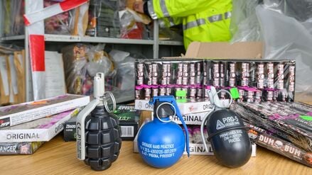 Illegales Feuerwerk kann schwere Verletzungen auslösen. Es gibt immer wieder Todesopfer. (Archivbild)