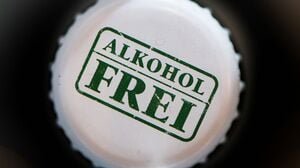 Besserer Schlaf, bessere Haut, bessere Stimmung: Ein Dry January kann viele positive Auswirkungen haben.  