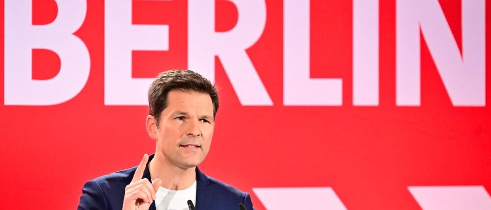 Berlins SPD-Spitzenkandidat Steffen Krach fordert eine schnelle Klärung zum Thema Böllerverbot in den Ländern. (Archivbild)